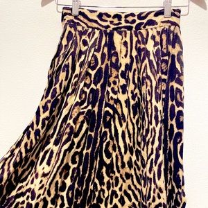 Burberry Ladies Leopard Print Stretch Silk Pleated Skirt, Size 36